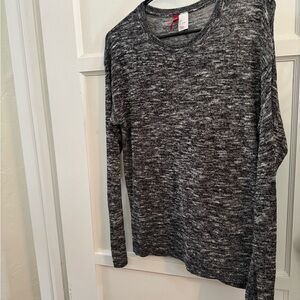 H&M Divided Black and Gray Long Sleeve Tee